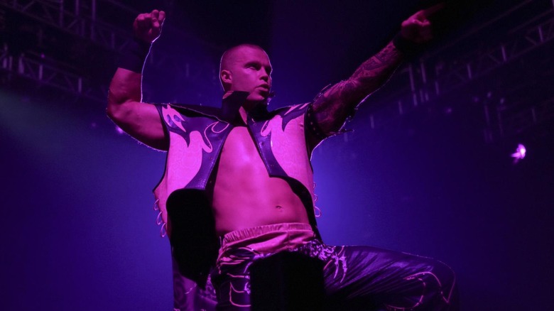 Kyle Fletcher poses on "AEW Dynamite"