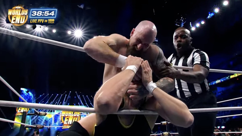 Gibson raking Kingston's eyes