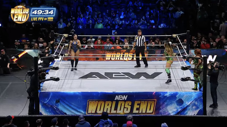 Blue and Hyan in the ring