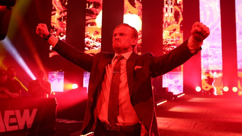 Ilja Dragunov makes an entrance