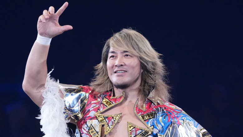 Hiroshi Tanahashi makes his entrance