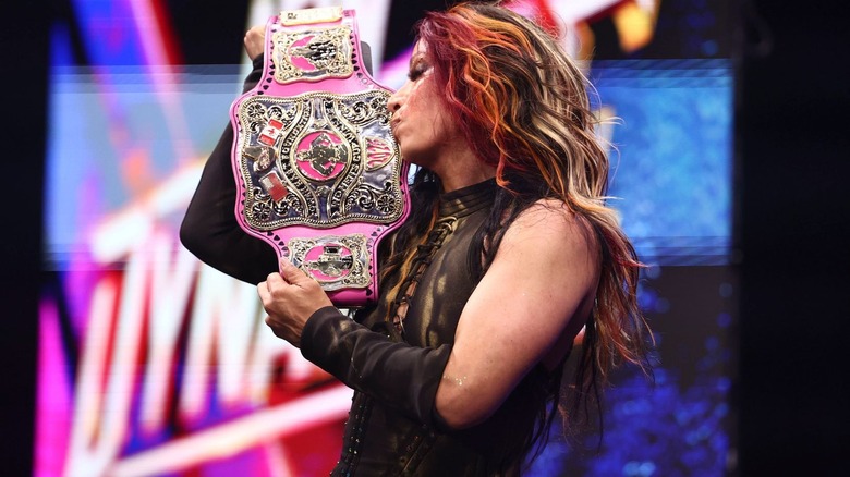 Mercedes Mone kisses the women's Owen Hart Cup title belt on "AEW Dynamite"