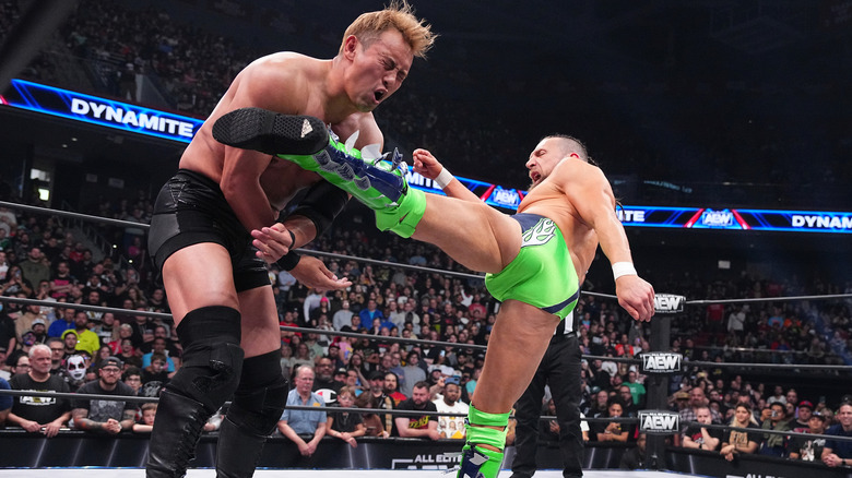 Bryan Danielson kicks Kazuchika Okada