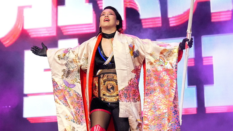 Hikaru Shida makes an entrance