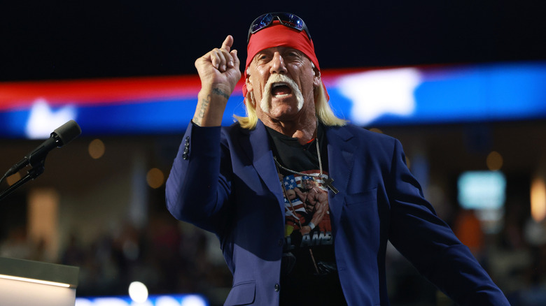 Hulk Hogan pointing