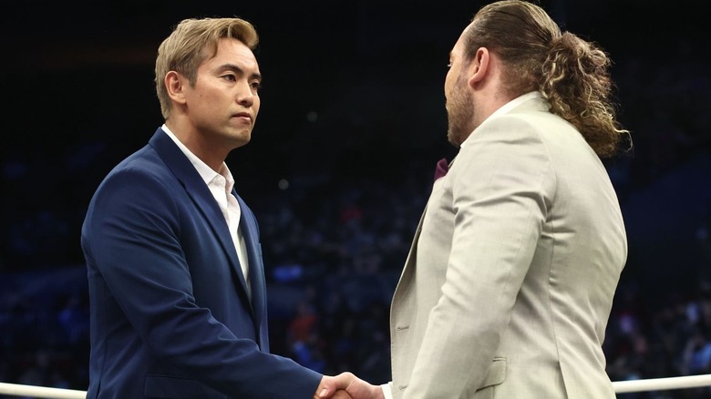 Kazuchika Okada shakes Kenny Omega's hand.