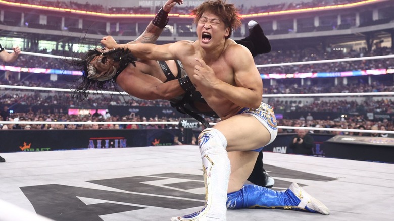 Kota Ibushi hits Beast Mortos