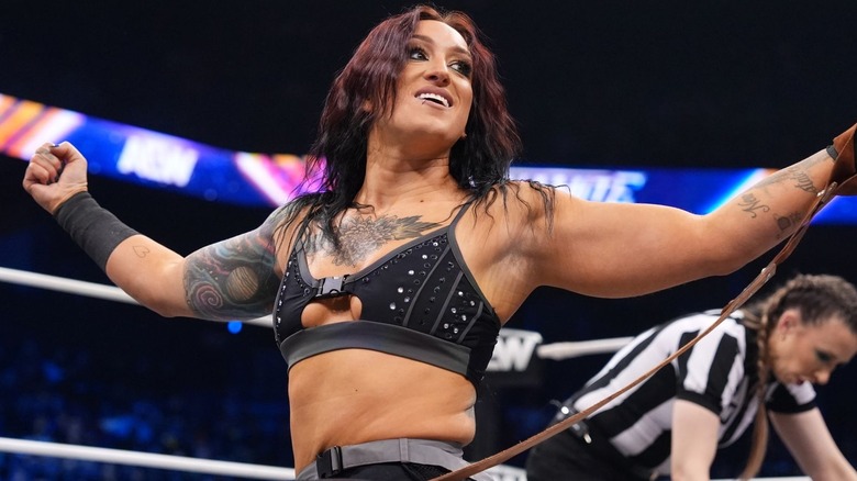 Kris Statlander outstretching her arms