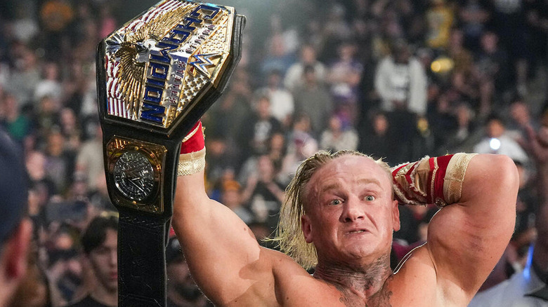 Ilja Dragunov holding the Men's US title in the air