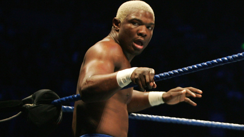 Shelton Benjamin resting against the ropes