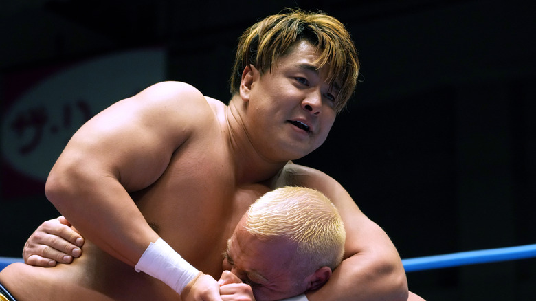 Yuma Aoyagi putting Davey Boy Smith Jr in a headlock