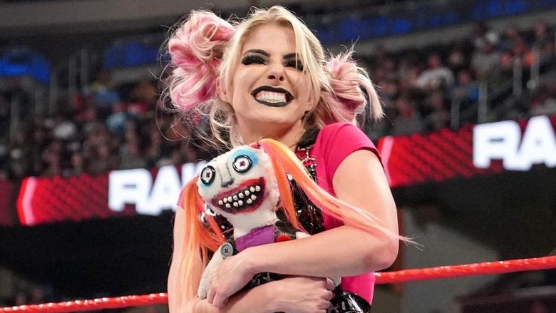Alexa Bliss Asks Fans To Watch For Her Fake Social Media Accounts