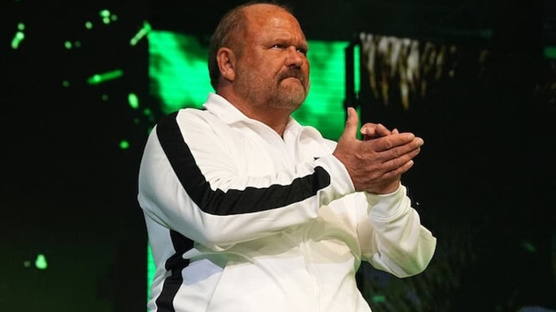 Arn Anderson clapping