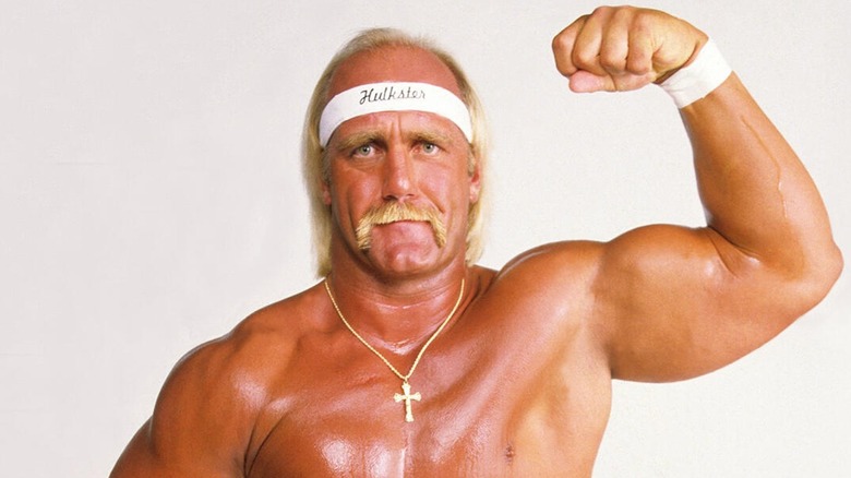 Hulk Hogan flexing