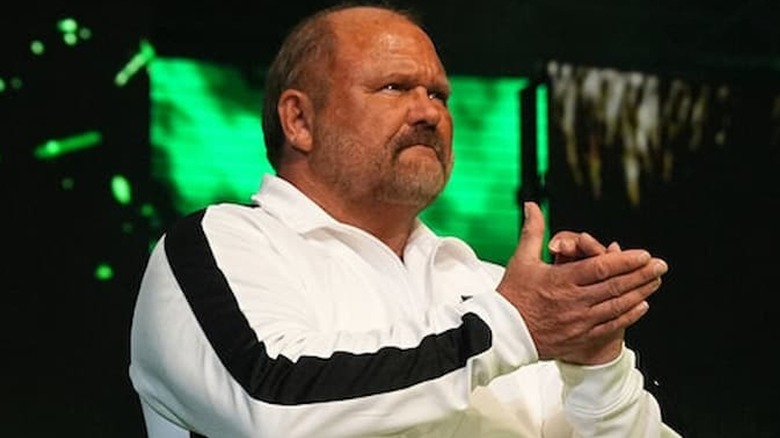 Arn Anderson clapping