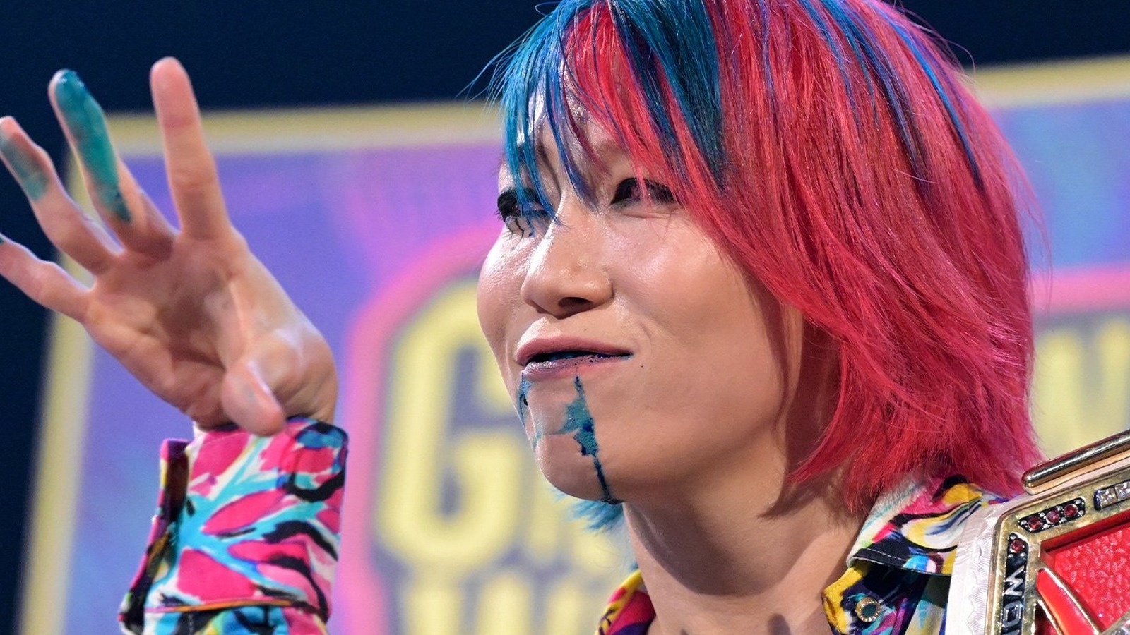 Asuka responde a las críticas sobre el nuevo diseño del cinturón femenino de la WWE