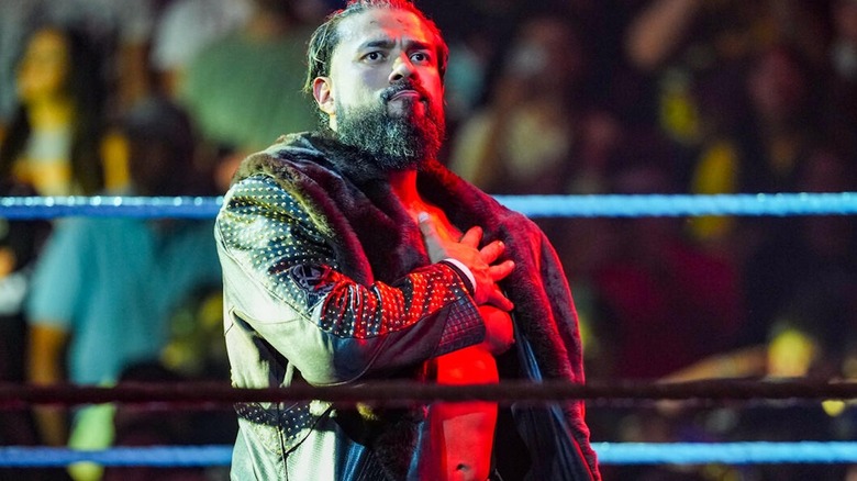 Andrade posing at WWE Money in the Bank
