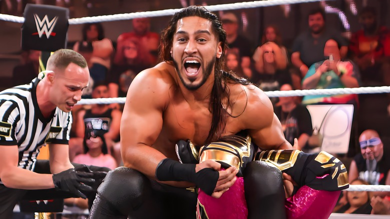 Mustafa Ali applying a submission