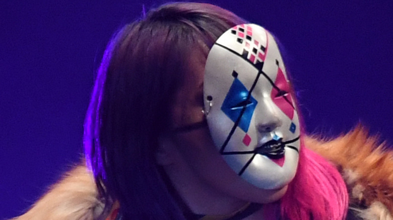 Asuka con la mascara