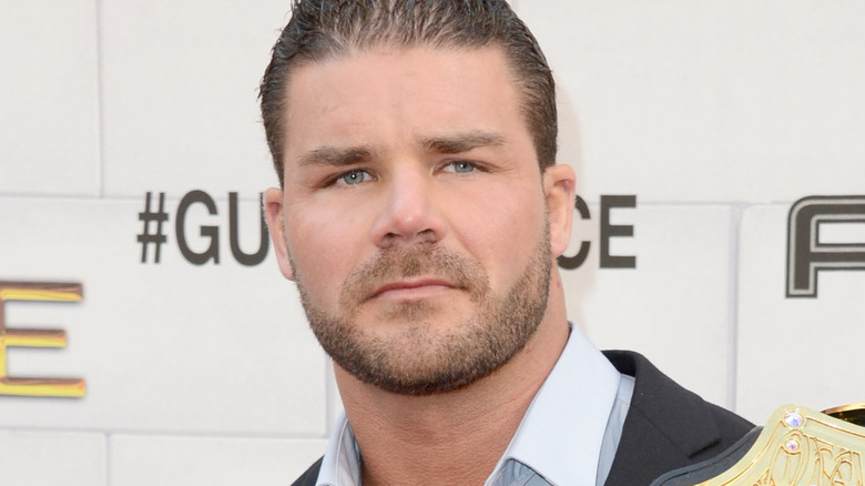 Bobby Roode posing for photograph