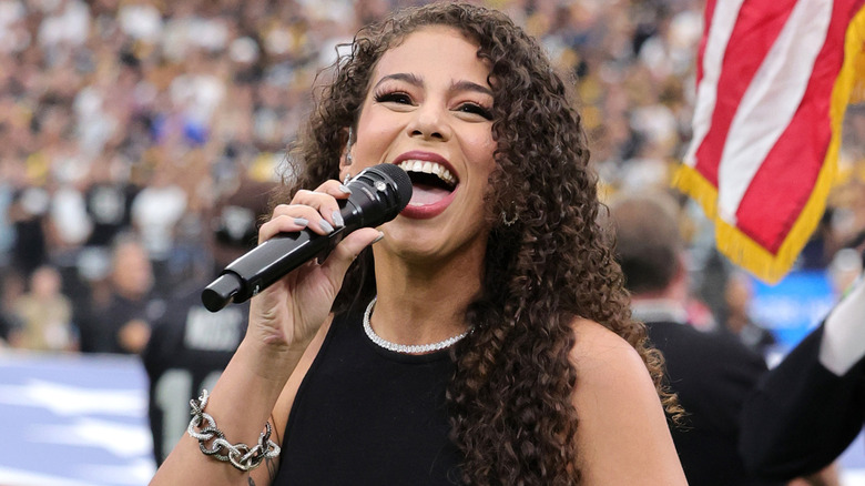 Musician and WWE ring announcer Samantha Irvin performs the United States national anthem before a game between the Pittsburgh Steelers and the Las Vegas Raiders at Allegiant Stadium on October 13, 2024 in Las Vegas, Nevada. The Steelers defeated the Raiders 32-13.