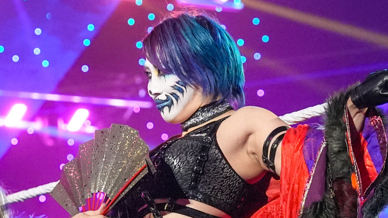 Asuka with very blue hai
