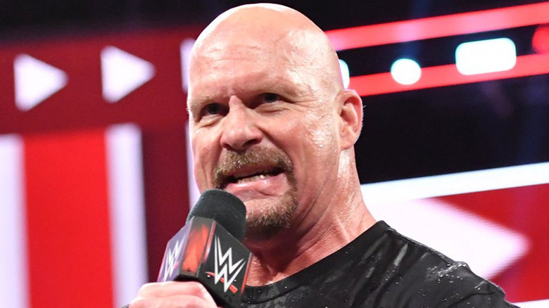 Steve Austin coupe une promo