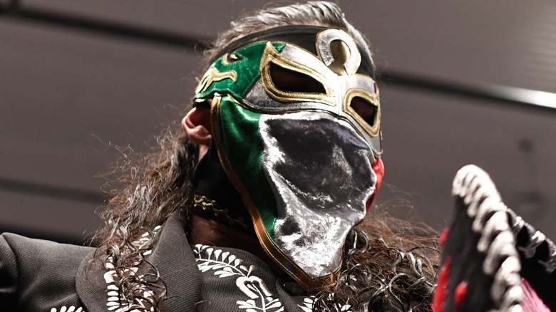 Bandido outside the ring