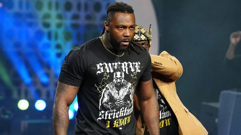 Swerve Strickland and Prince Nana make their way down to the ring on 