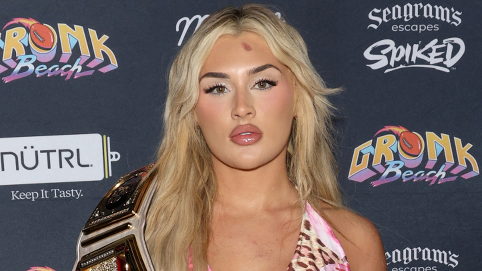 https://www.wrestlinginc.com/img/gallery/backstage-report-confirms-tiffany-stratton-chipped-tooth-in-wwe-wrestlemania-41-match/l-intro-1745260653.jpg