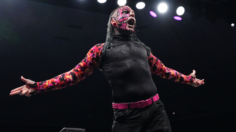 Jeff Hardy posing for the crowd