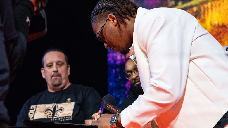 Ricky Sosa signs TNA contract