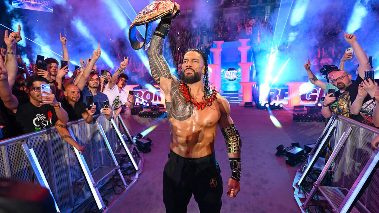 Roman Reigns retains World Heavyweight Title at WWE Clash in Italy