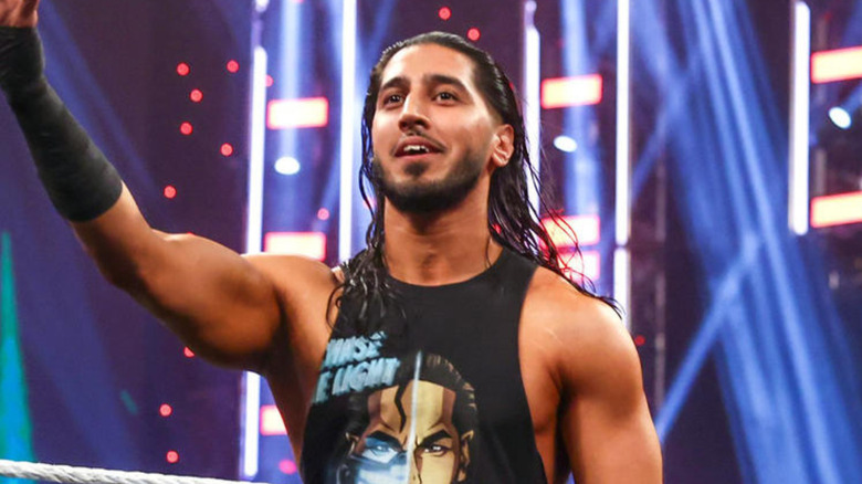 Mustafa Ali raising his hand