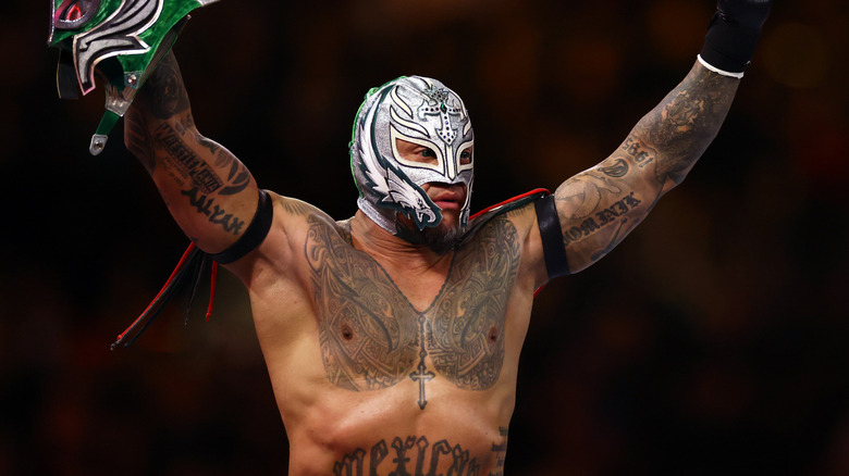 Rey mysterio raising his hands on trunbuckle