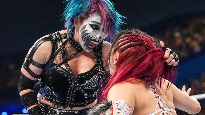 Asuka and IYO SKY face-to-face at Crown Jewel