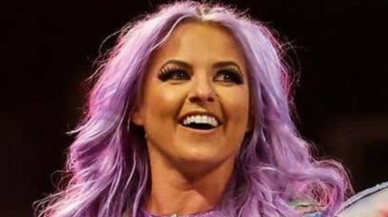 Candice LeRae durante su debut en WWE Raw