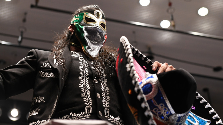 Bandido makes an entrance