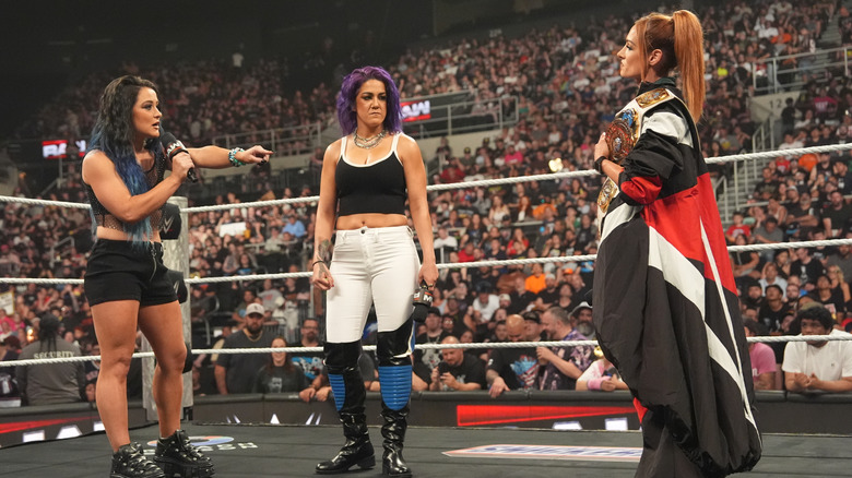 Lyra Valkyria talking to Bayley & Becky Lynch in the ring