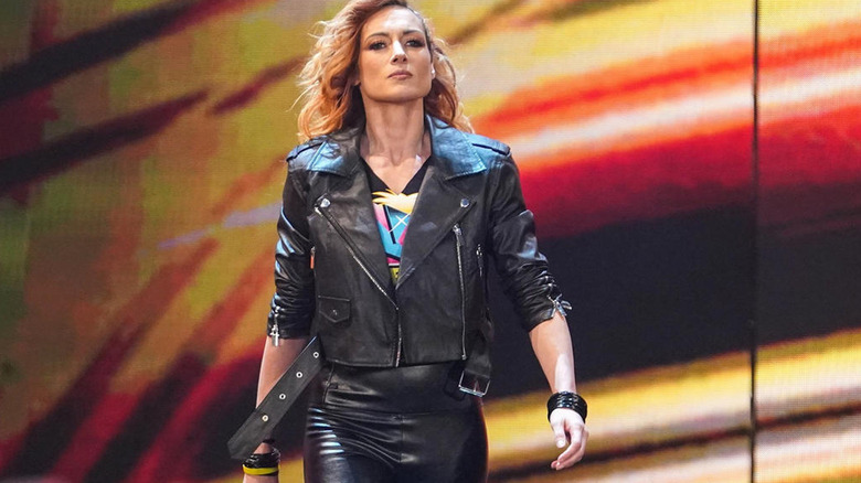 Becky Lynch retains title!!#wwe #wweraw #raw #mondaynightraw #wwenxt #, Becky  Lynch