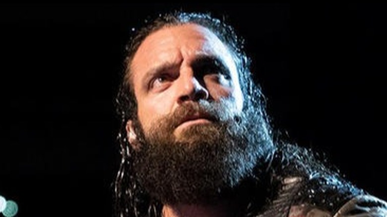 Elias durante el concierto de Elias en WWE Raw
