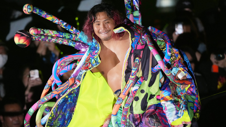 Hiromu Takahashi makes an entrance