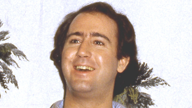 Andy Kaufman posing