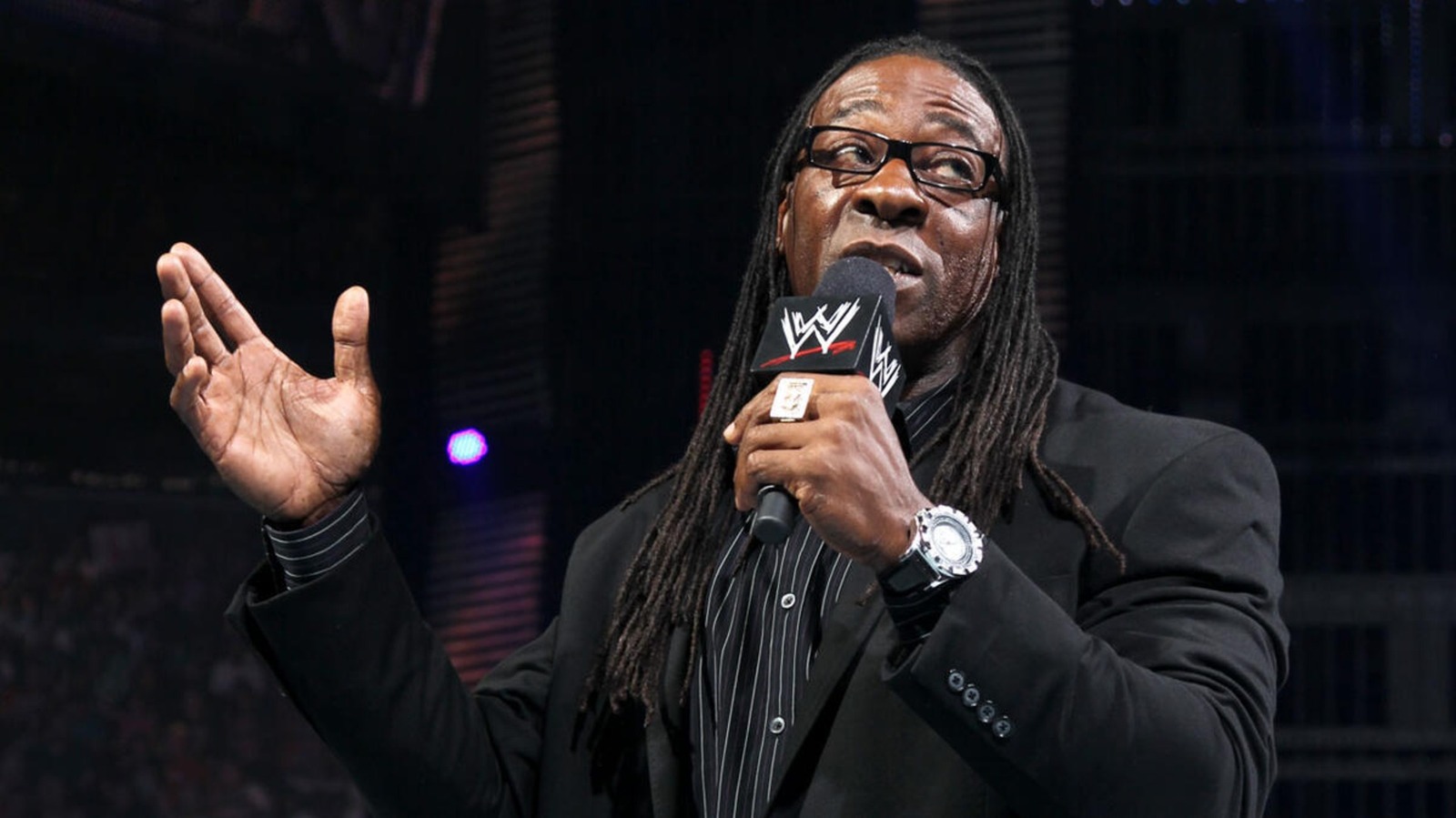 https://www.wrestlinginc.com/img/gallery/booker-t-broaches-social-media-beef-between-wwe-nxts-jevon-evans-aews-ricochet/l-intro-1747238104.jpg
