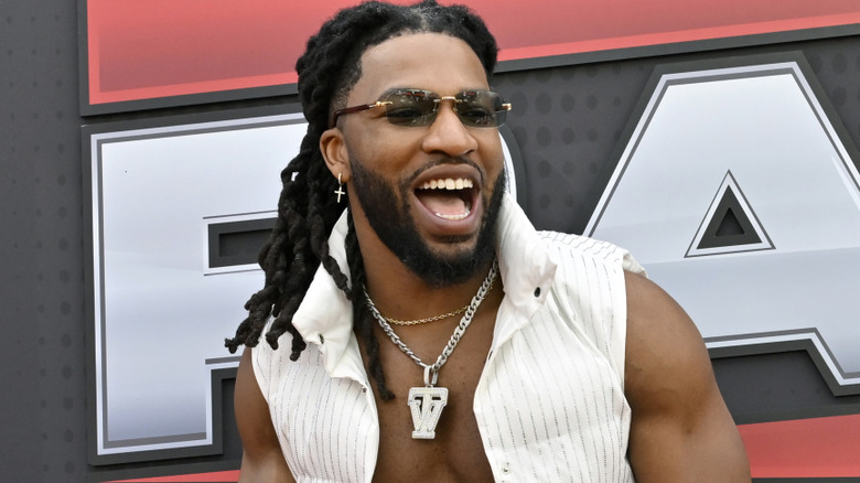 Trick Williams wearing a silver chain