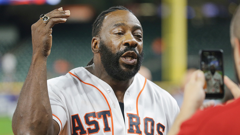 Booker T Gives the Astros a Pep Talk at the World Series