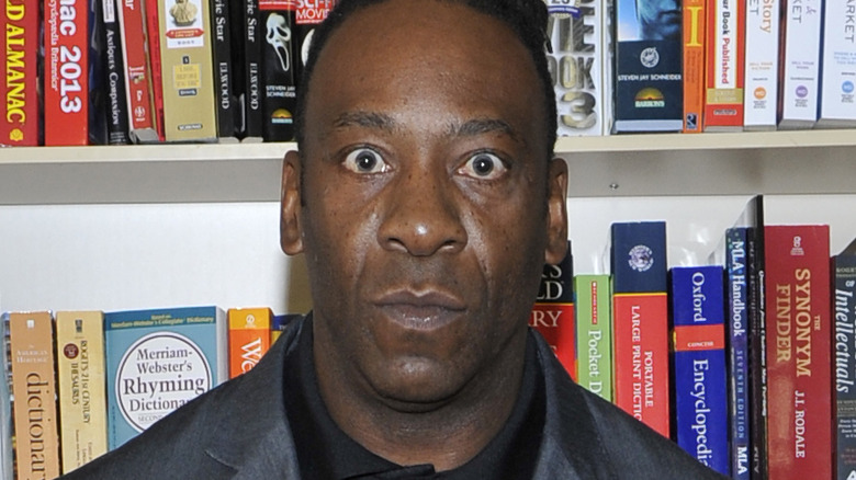 Libros que Booker T mira fijamente