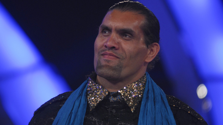 Gran Khali sonriendo