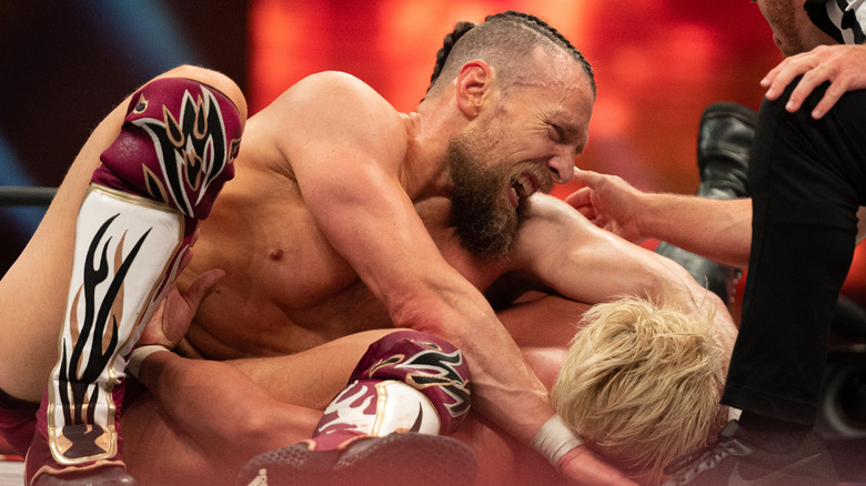 Bryan Danielson locks in LeBell Lock with a broken arm