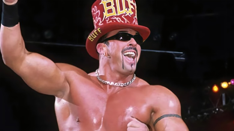 Buff Bagwell posing